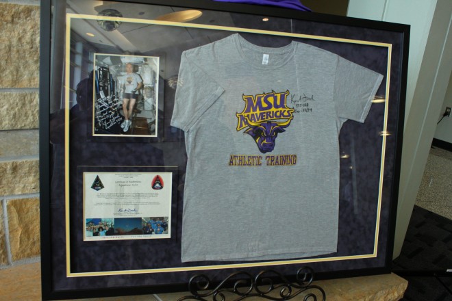 The framed T-shirt with photo and certificate of authenticity